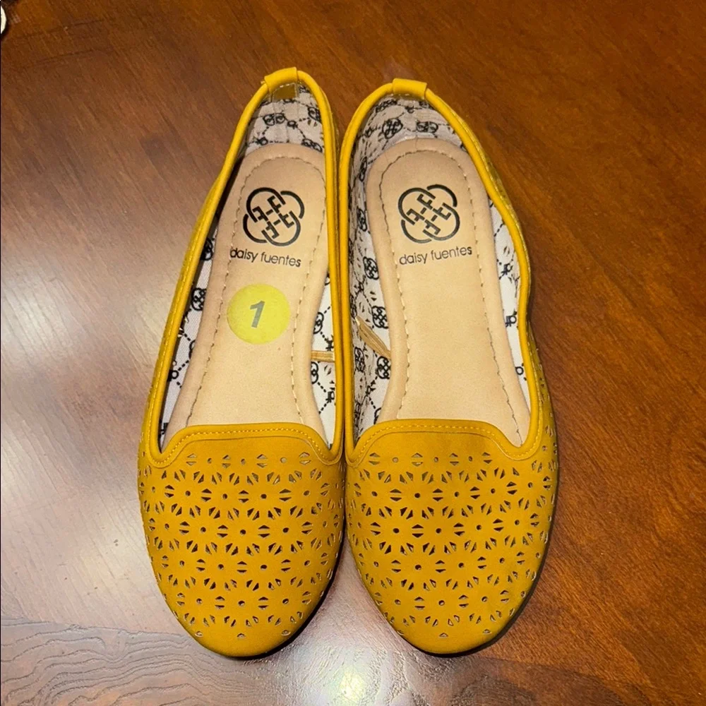 Daisy Fuentes Yellow Perforated Flats